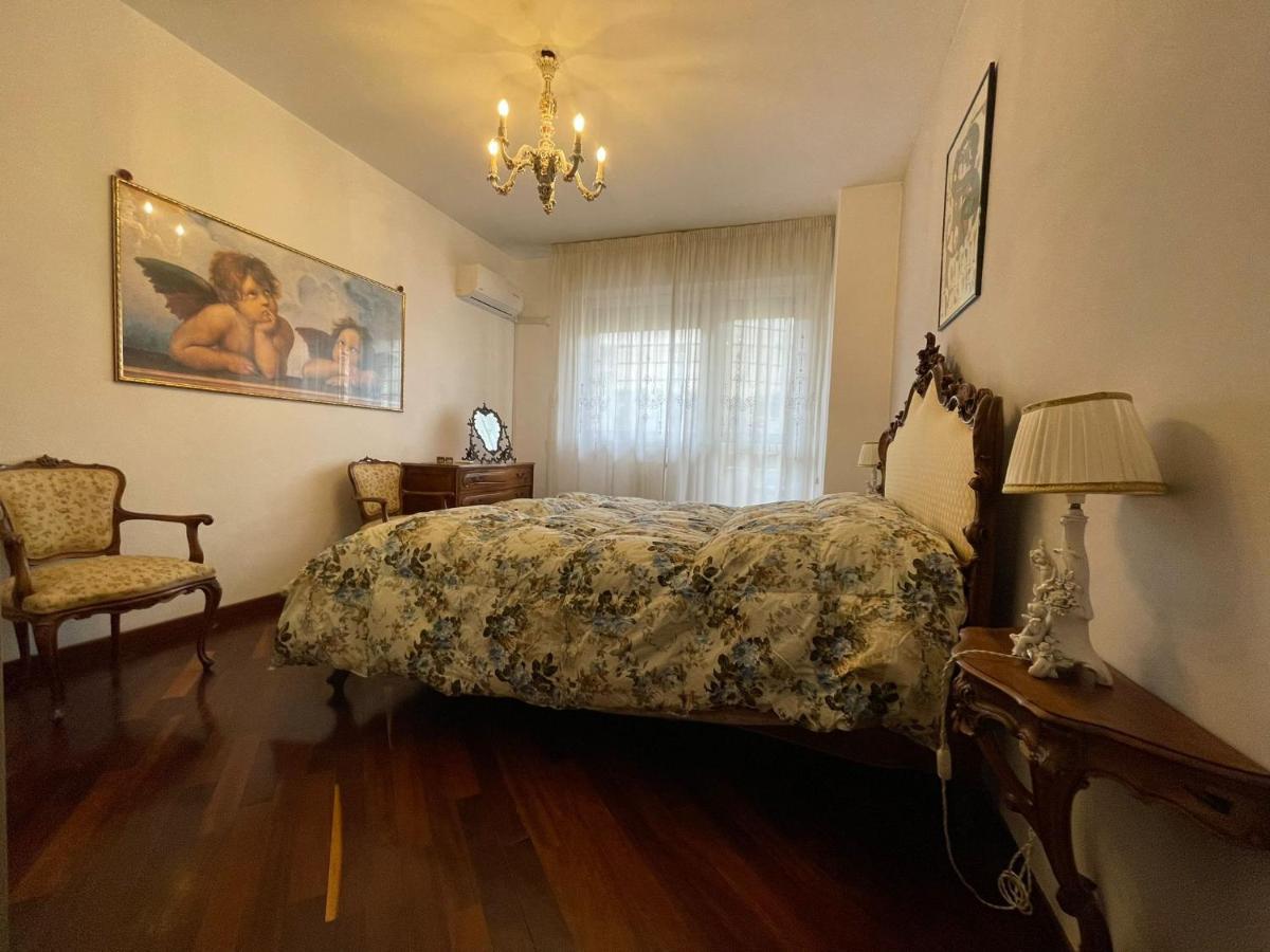 Bed and breakfast Stanza Classica Eur Tintoretto Roma